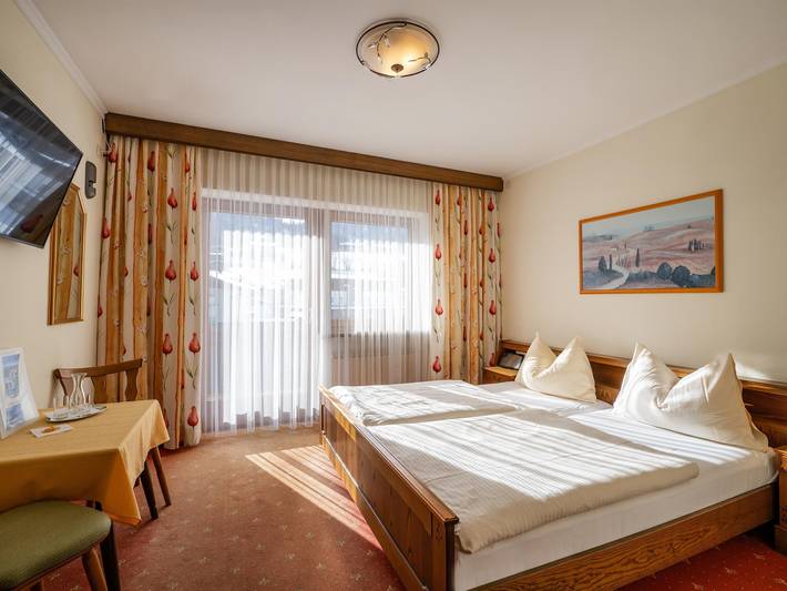 Doppelzimmer mit Bad/Dusche, Wc in Waidring, Chiemgauer Alpen