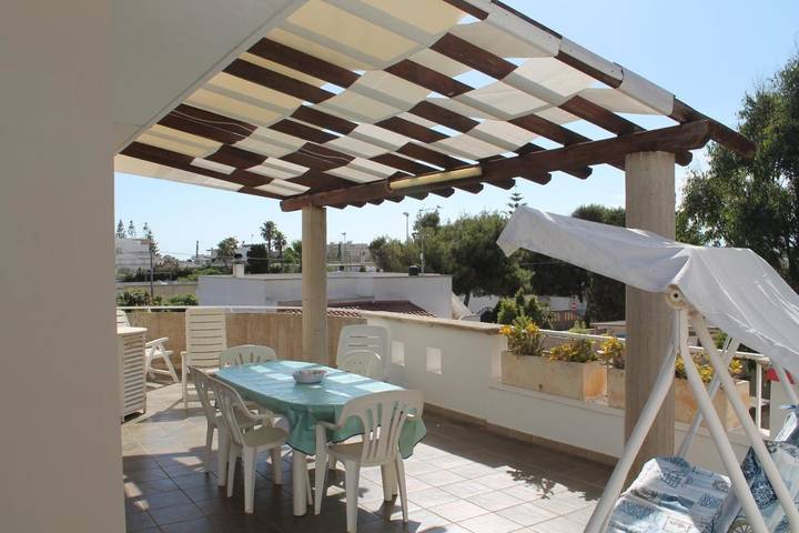 Ferienwohnung für 5 Personen, mit Balkon und Terrasse sowie Ausblick in Torre San Giovanni