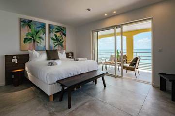 Gîte pour 2 personnes, avec piscine ainsi que vue et terrasse dans Baie de Grand Case