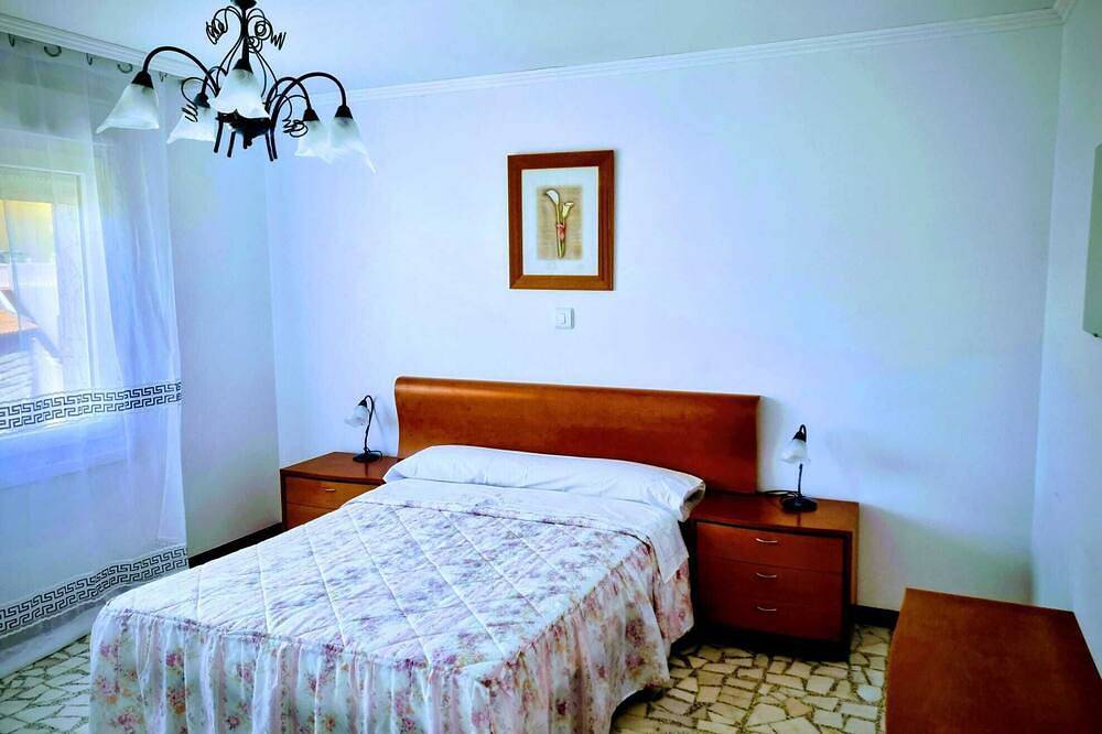 Ideal house to share with family or friends, next to the beach and the mountains. in Camelle, Camariñas