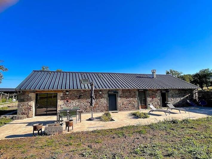 Location de vacances pour 4 personnes, avec Terrasse ainsi que Jardin et Vue à Naucelles
