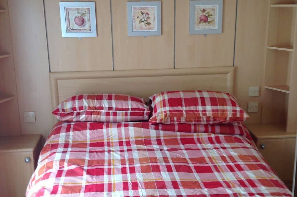 Luxury 2 bed caravan in Bognor Regis, sleeps 4 in West Sussex