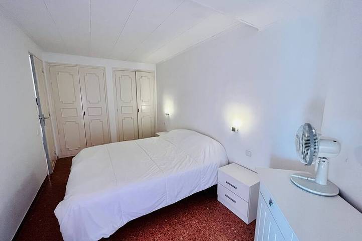 Appartement entier, Appartement lumineux 5 pers, piscine, à 5 min plage à pied - proche PortAventura in Salou, Costa Dorada
