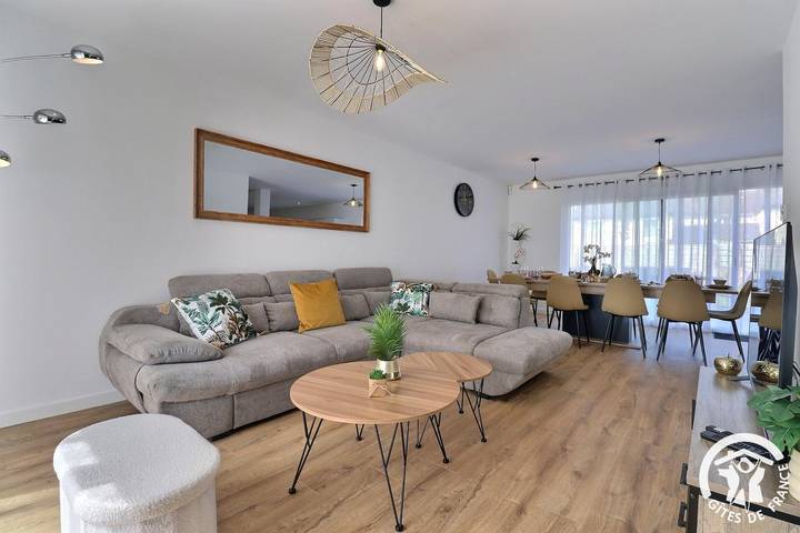 Gîte pour 10 personnes, avec sauna et jacuzzi ainsi que terrasse et jardin dans Saint-Aubin-du-Cormier - 3