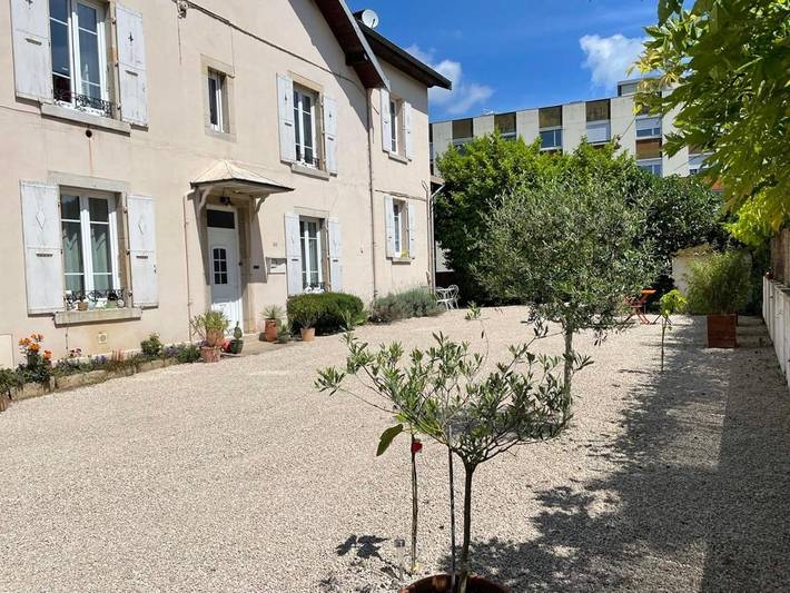 Gîte pour 4 personnes, avec terrasse à Lons-le-Saunier - 2