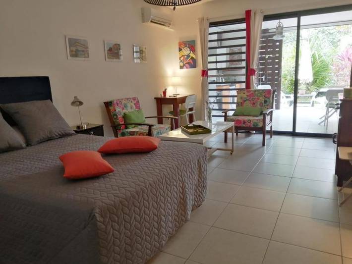 Appartement de vacances pour 2 personnes, avec jardin ainsi que piscine et vue
