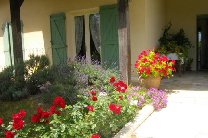 Gîte pour 4 personnes, avec terrasse et piscine à Montpezat-de-Quercy