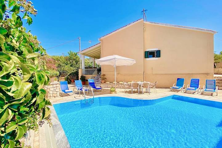 Villa voor 7 personen, met tuin en balkon in Kassiopi