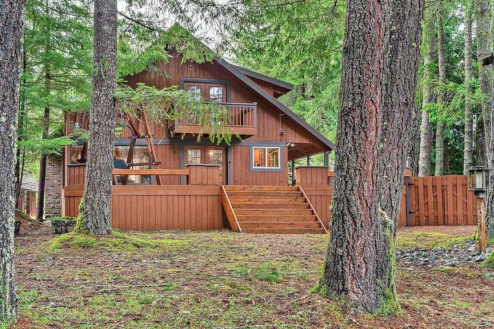 Vacation rental for 8 people, with yard and balcony as well as hot tub in Pierce County