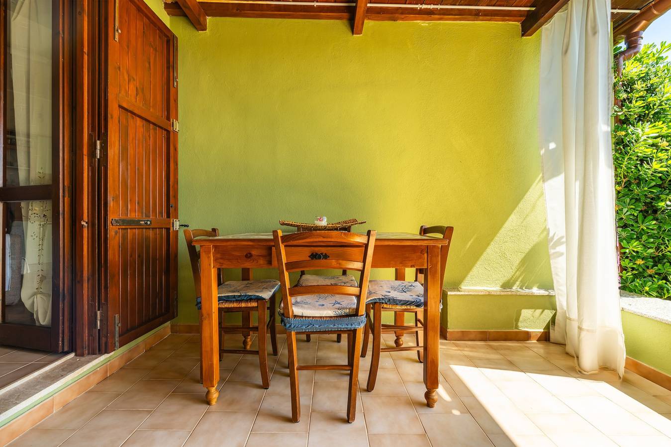 Casa vacacional 'Claudia' con terraza privada, Wi-Fi y aire acondicionado in Costa Rei, Muravera