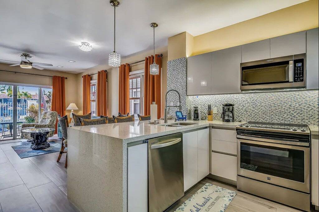 ★Remodeled tropical delight townhome★private plunge pool close to fun activities in Duck Key, Monroe County