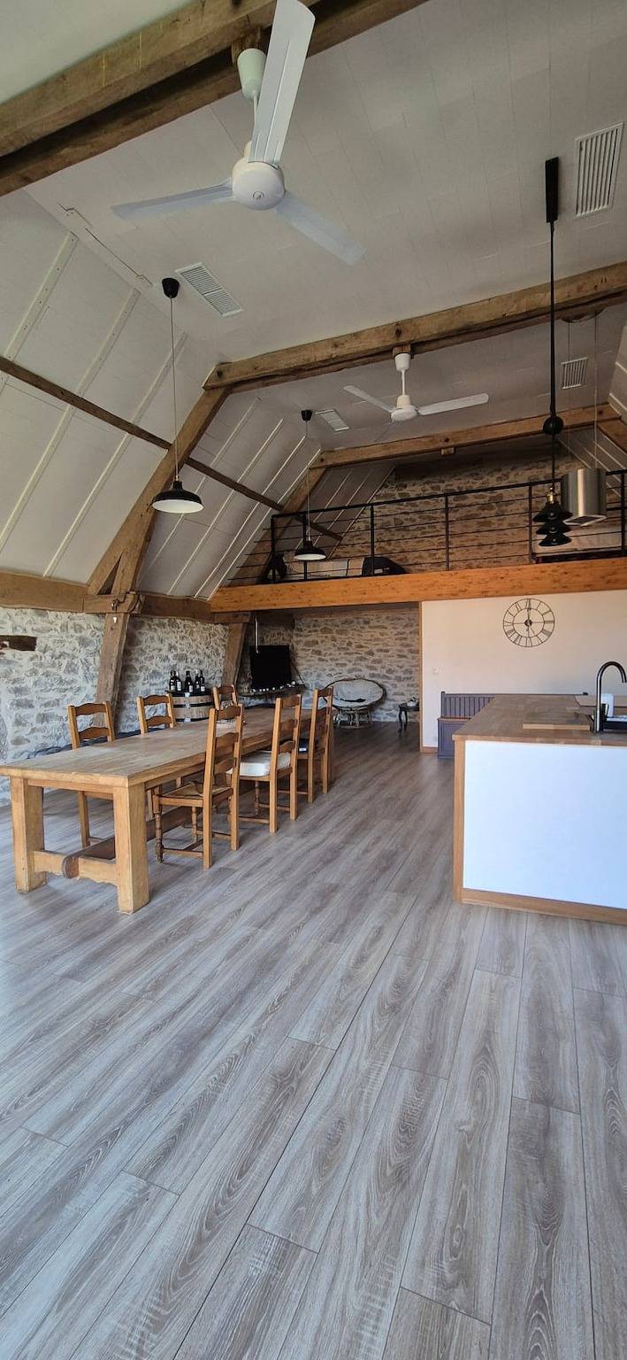 La grange de Thégra, climatisation, 3 chambres et une mezzanine in Thégra, Massif central