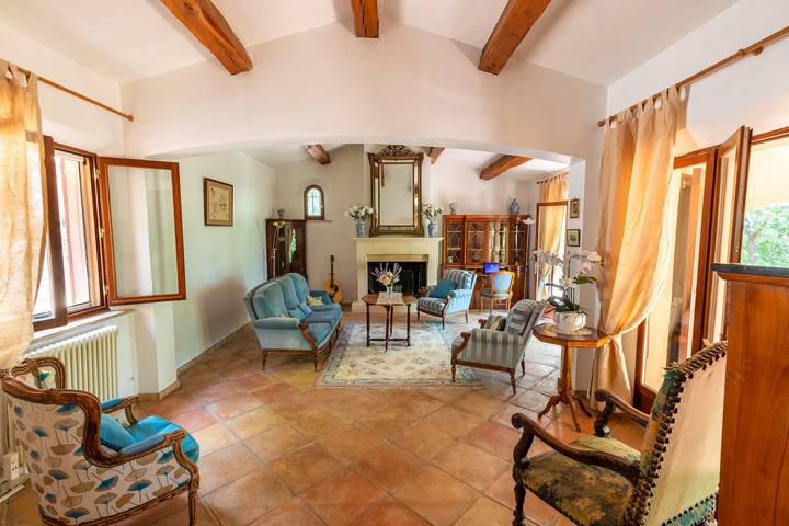 Location de vacances pour 8 personnes, avec jardin et piscine à Saint-Cézaire-sur-Siagne - 2