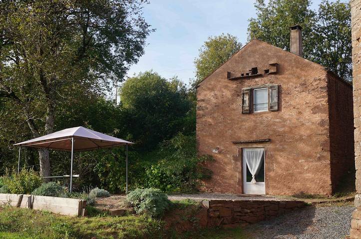 Gîte pour 2 personnes, avec jardin ainsi que jacuzzi et terrasse, animaux acceptés - 1