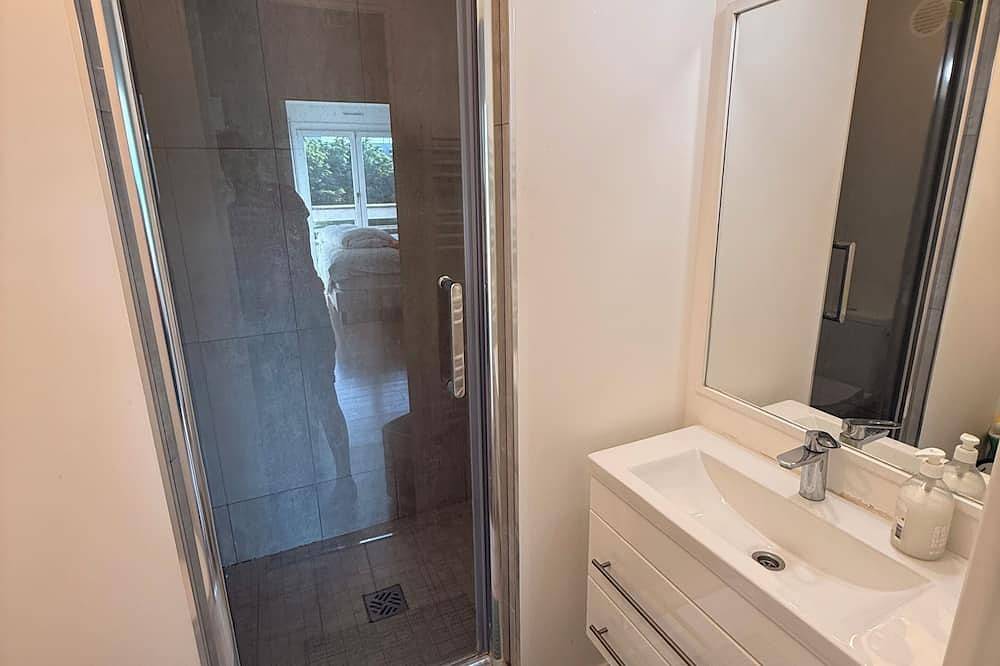 Ganze Wohnung, Duplex Levallois with large terrace at the foot of the metro, 20 minutes from central Paris in Levallois-Perret, Hauts-de-Seine