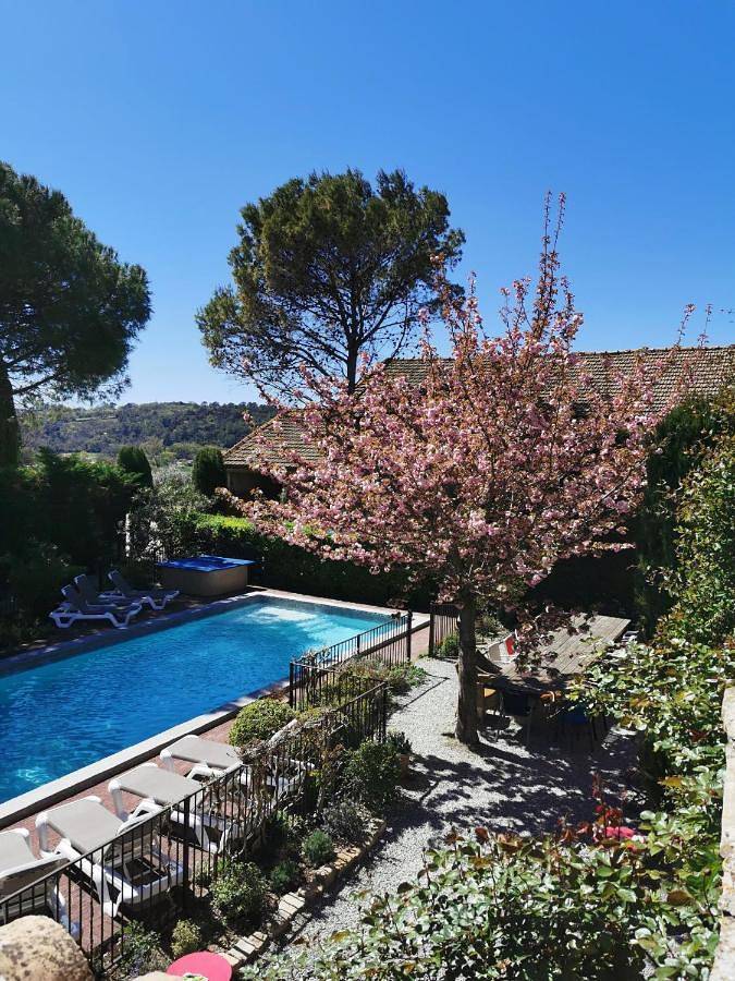 Location de vacances pour 15 personnes, avec jardin ainsi que piscine et jacuzzi à Saint-Césaire-de-Gauzignan - 2