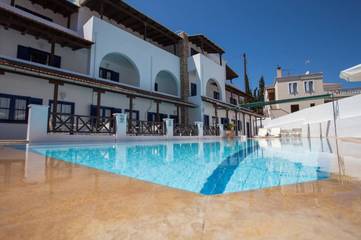 Holiday rental for 2 people, with pool and garden as well as view in Spetses