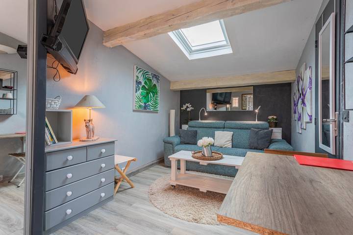 Hel studio-lejlighed, Studio "404" with Shared Pool, Private Terrace, and Wi-Fi in Le Muy, Middelhavskysten (Frankrig)