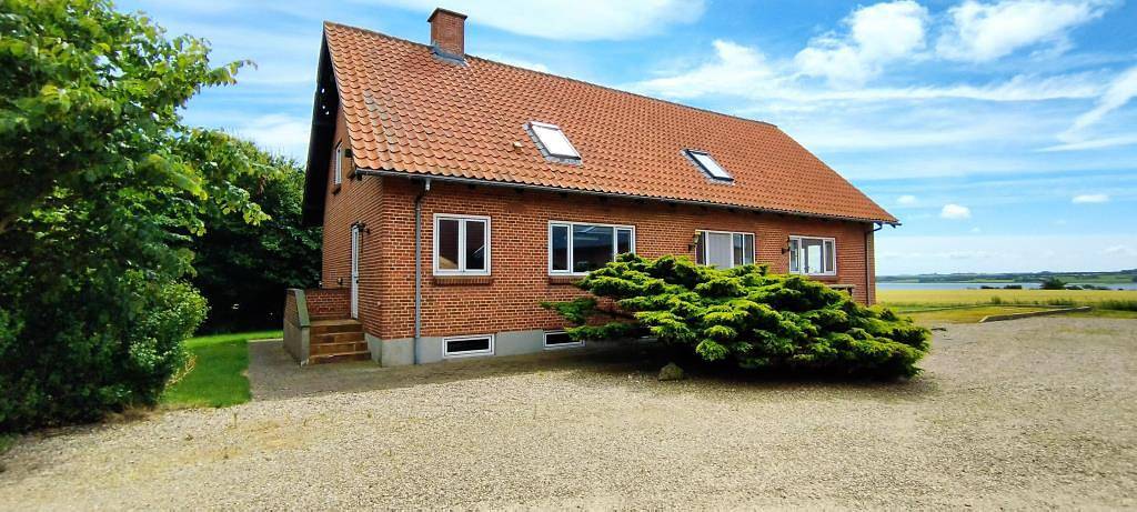 730 m² großes, schönes Poolhaus mit Blick auf den Fjord und die Landschaft sowie Weg zum Strand. in Morsø, Limfjord in Nordjütland