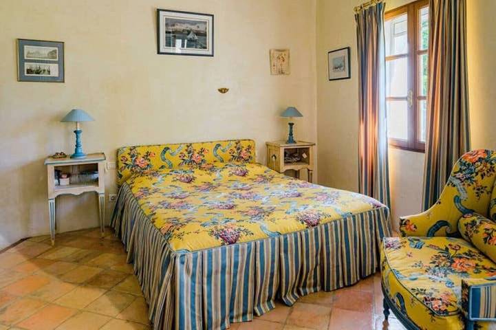 Location de vacances pour 10 personnes, avec sauna ainsi que jardin et jacuzzi, animaux acceptés à Saint-Martin-de-Castillon - 4