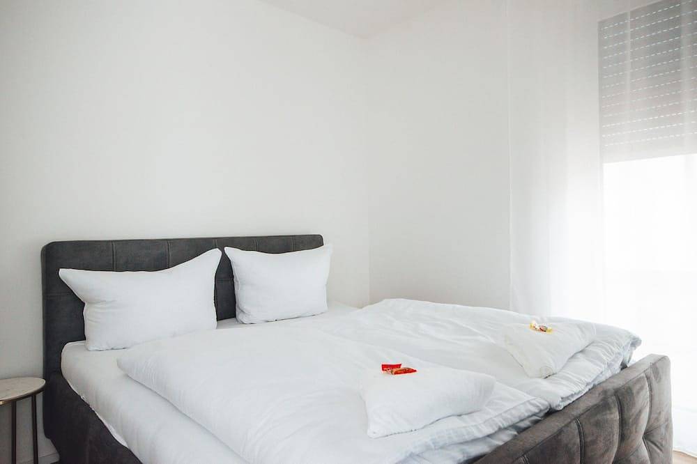 Entire apartment, Upscale superior apartment + kitchen in Mönchengladbach, Lower Rhine