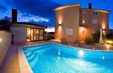 Ferienwohnung für 4 Personen, mit Pool und Balkon in Fazana