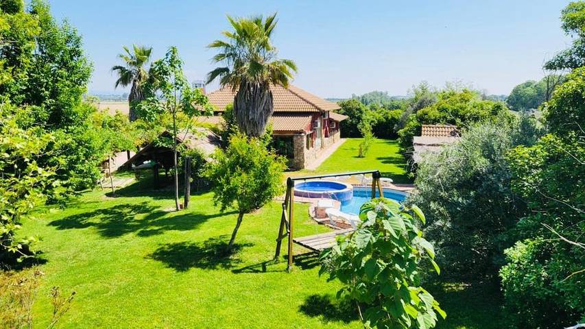 Casa rural para 23 personas, con jacuzzi además de jardín y piscina en Talavera de la Reina