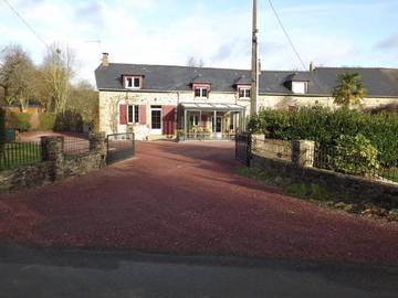 Location de vacances pour 2 personnes, avec vue et vue sur le lac ainsi que terrasse et jardin dans Mayenne