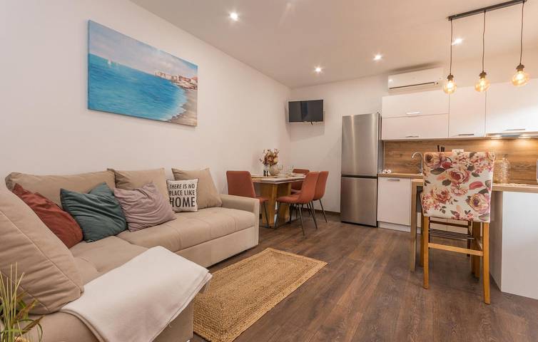 Gîte pour 4 personnes, avec terrasse à Biograd na Moru - 3