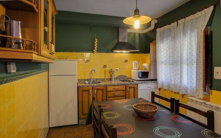 Casa de vacaciones para 6 personas, con jardín además de piscina y terraza, Se admiten mascotas en Valle del Ambroz - 4