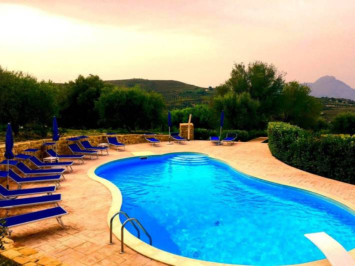 Casa vacanza per 4 persone, con Terrazza e Giardino nonché Piscina e Panorama a Collesano
