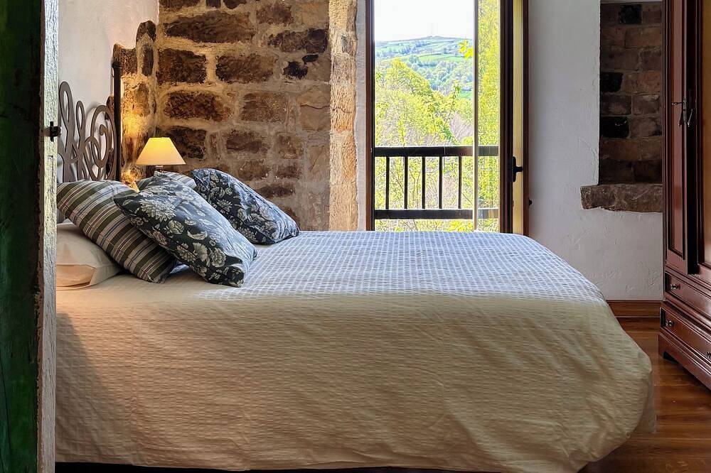 Lo Macario Pasiega cabin, with forest views in Luena, Cordillera Cantábrica