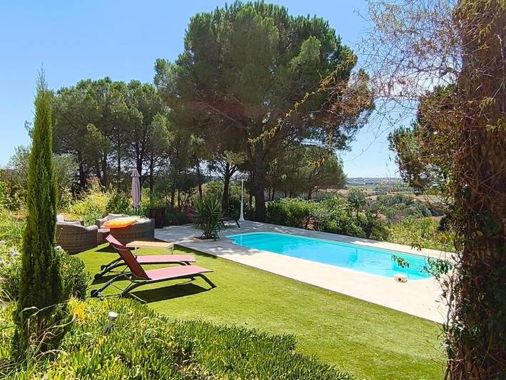 Ferienhaus für 6 Personen, mit Terrasse und Garten sowie Pool und Ausblick in Maraussan