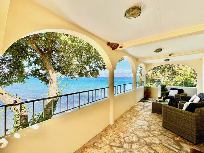 Apraos Beachfront House in Corfú