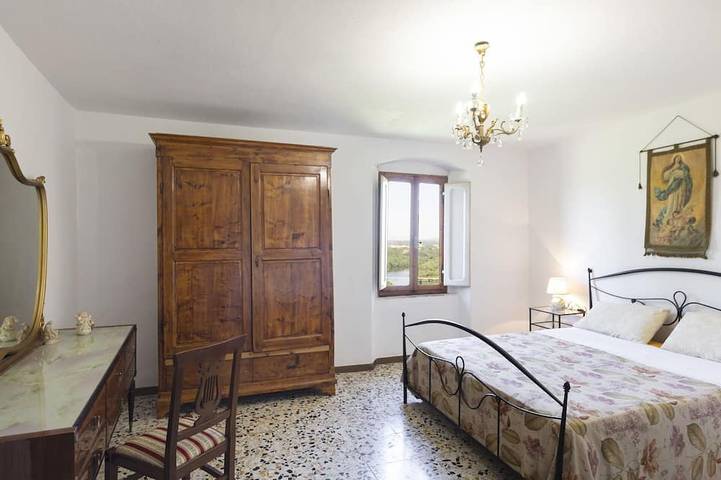 Schönes alleinstehendes Ferienhaus für 4 Gäste mit TV, Terrasse und Haustiere erlaubt in Civitella in Val di Chiana, Chianti