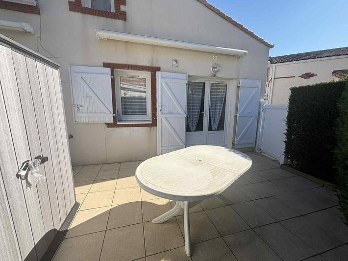 Location de vacances pour 4 personnes, avec terrasse et piscine dans Office De Tourisme De La Tranche Sur Mer