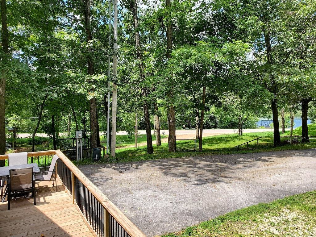 Luxuriöse Kabine am Beaver Lake mit riesigem Deck, privatem Bad & Bootsanleger in Beaver Lake