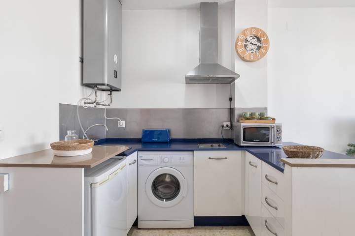 Entire studio, 'San Mateo Loft' Studio with Communal Pool, Wi-Fi, and Air Conditioning in Playa de Los Lances, Tarifa