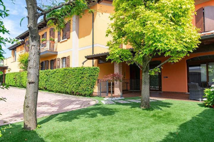 Bed and breakfast for 3 people, with balcony in Lake Garda