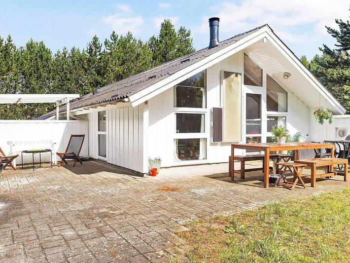 Feriehus for 10 personer, med Terrasse og Hage i Jerup