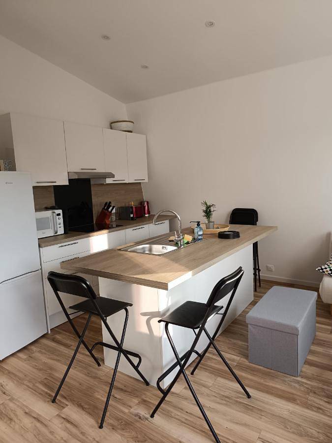Appartement entier, Two-Bedroom Apartment in Saint-Rémy-lès-Chevreuse, Parc naturel régional de la Haute Vallée de Chevreuse