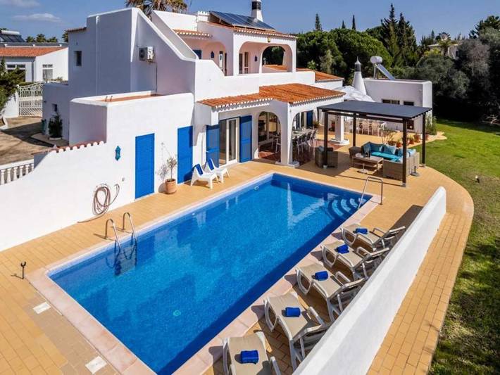 Villa für 16 Personen, mit Garten und Balkon sowie Pool - 1