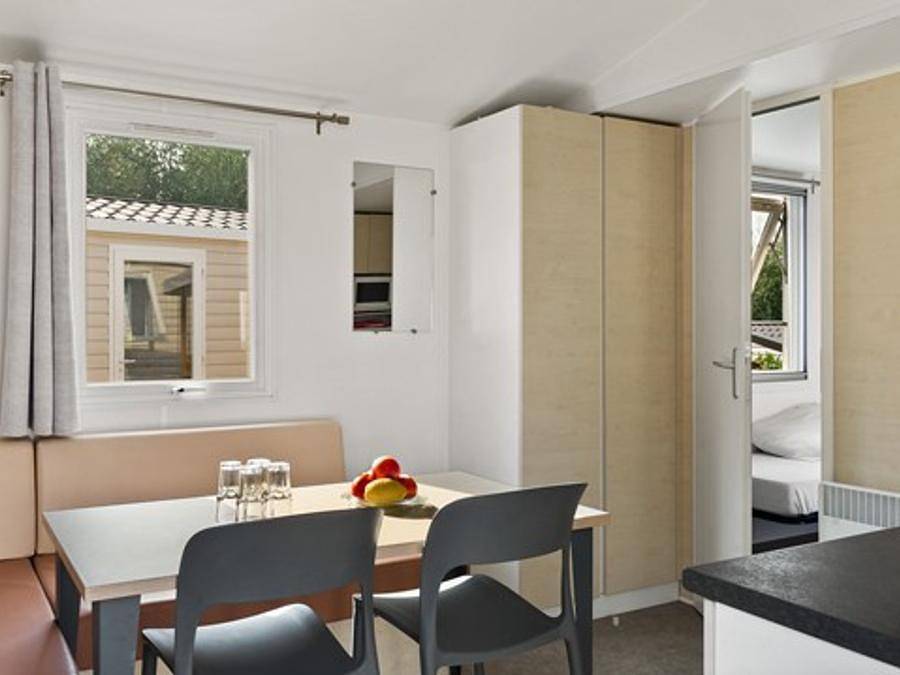 Camping Residence Village - Mobilhome 4 personas - Mobil-home | Confort | 2 Dormitorios | 4 Pers. | Terraza elevada | Aire acondicionado. in Lido di Jesolo, Provincia de Venezia