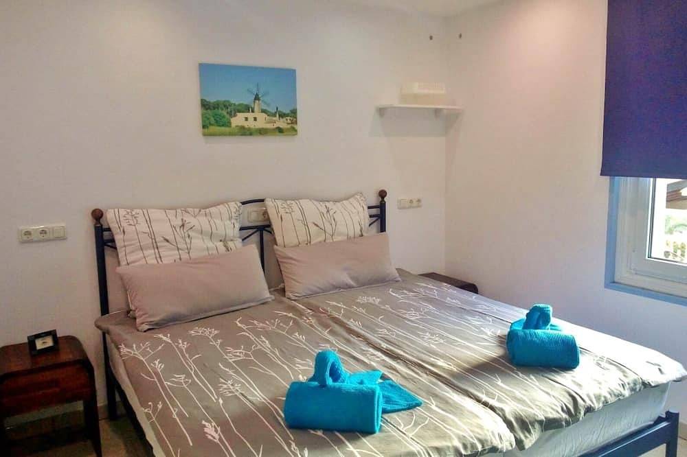 Entire apartment, Dm: Directly on the beach, terrace, sea view & garden in Playa Romàntica, Manacor