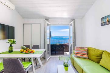 Ferienwohnung für 4 Personen, mit Balkon und Garten in Crikvenica