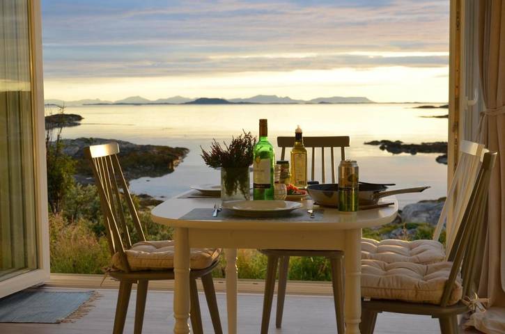 Lodge für 4 Personen, mit Balkon und Whirlpool sowie Terrasse und Garten in Senja