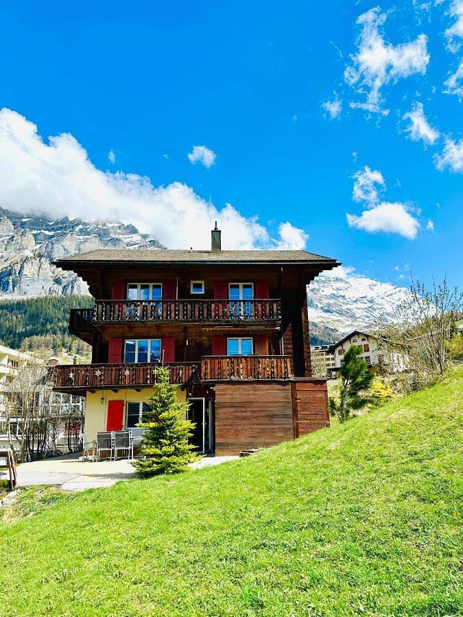 Hütte für 9 Personen, mit Garten und Ausblick, mit Haustier in Leukerbad
