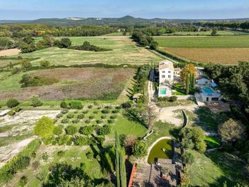 Chambre d’hôte pour 2 personnes, avec jardin ainsi que vue et piscine à Uzès