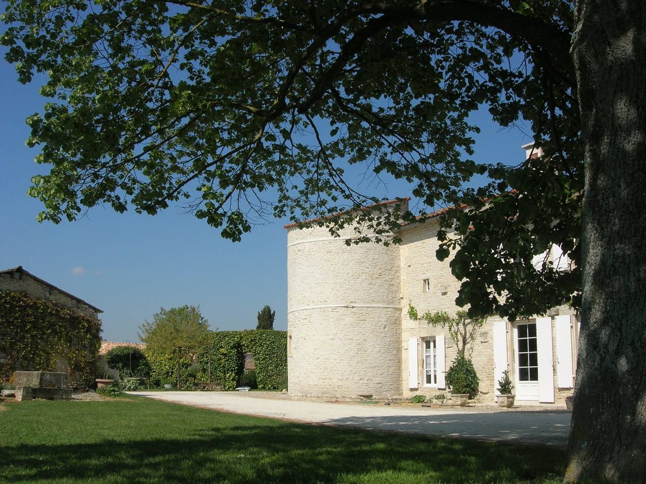 La Tour de l'Ancien Château - Le Grand Courdeault in Saint-Pierre-d'Amilly, Région de Rochefort
