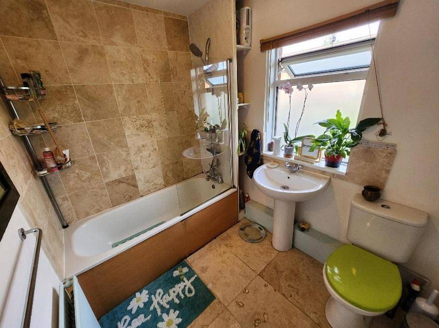 Single Room in Glastonbury, Somerset